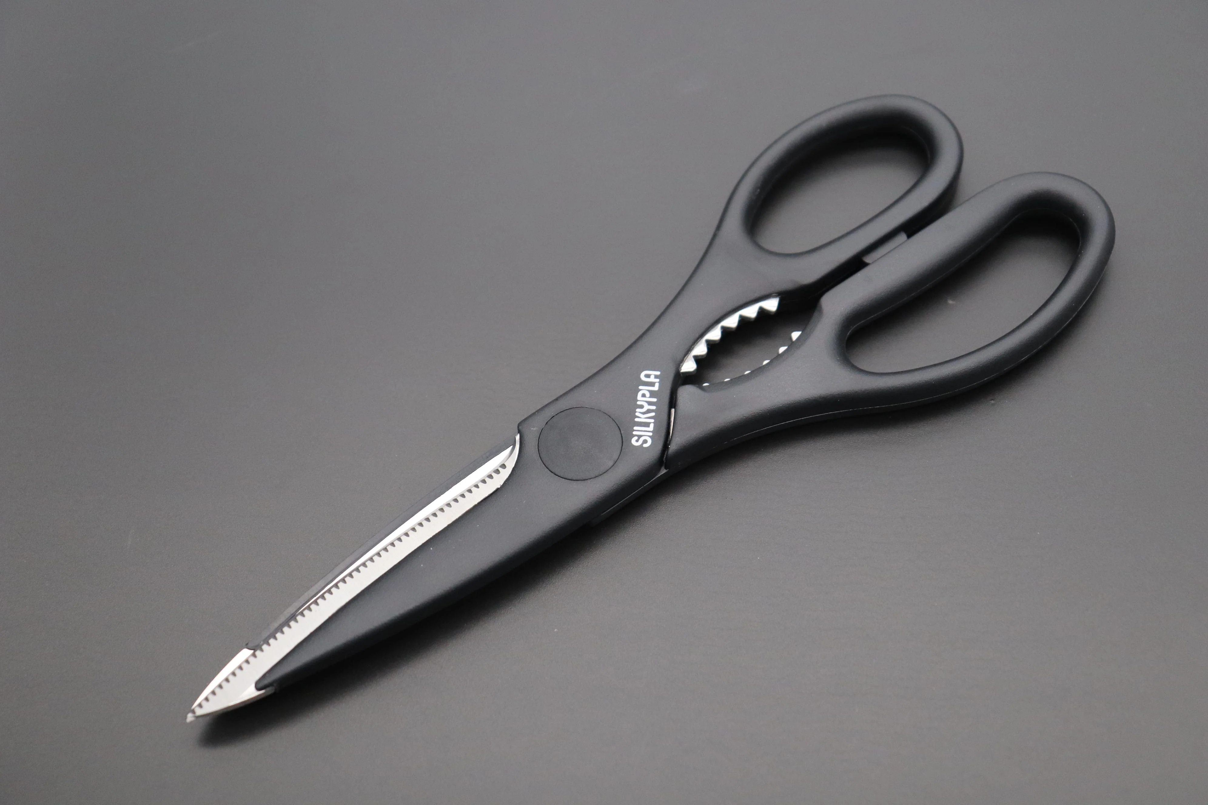 The Ultimate Guide to MAC Kitchen Shears: Precision, Power, and Performance
